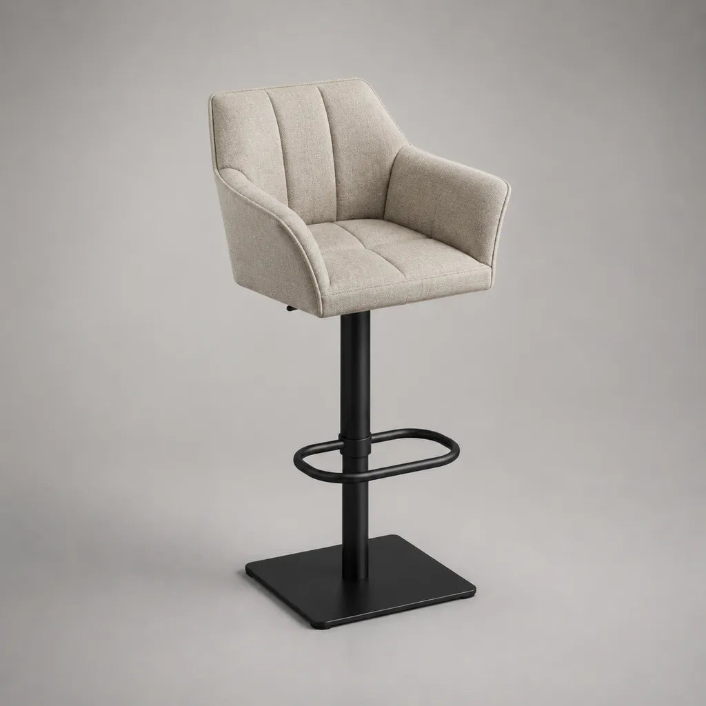 Sgabello da bar girevole e regolabile in tessuto beige con braccioli, schienale, poggiapiedi e base quadrata in metallo, 55 x 53 x 89-110 cm