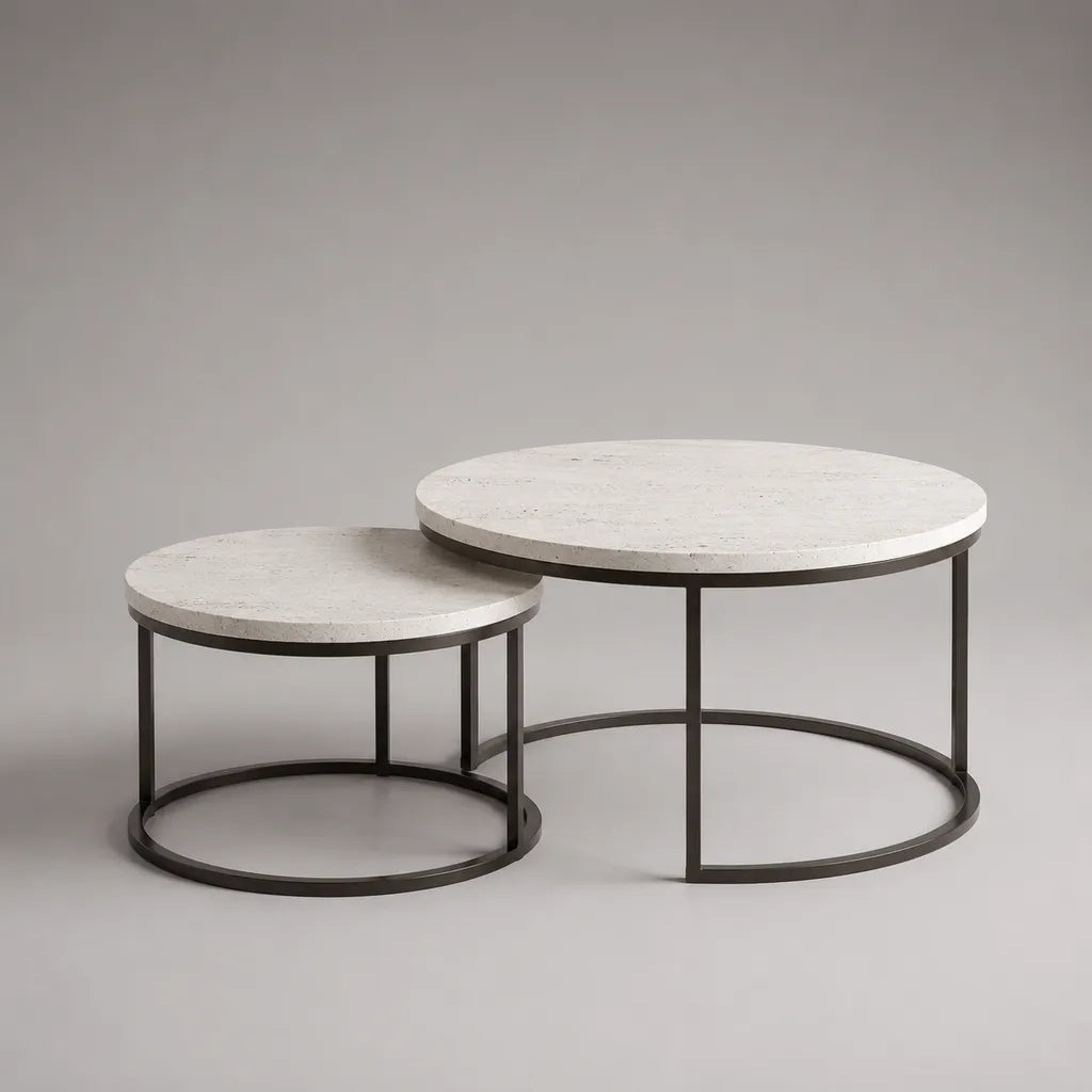 Set di 2 tavolini rotondi a incastro in MDF effetto travertino e acciaio nero, ?80 x 45 cm e ?60 x 38 cm