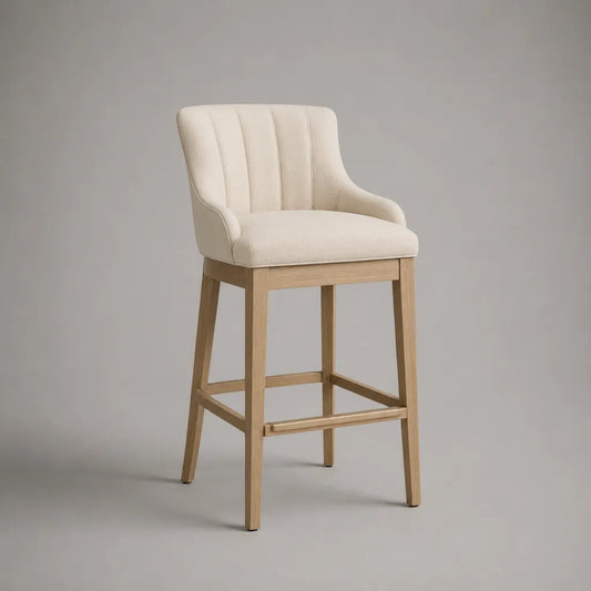 Sgabello da bar imbottito beige con schienale, braccioli e struttura in frassino massello, 56 x 58 x 104 cm, seduta 76 cm