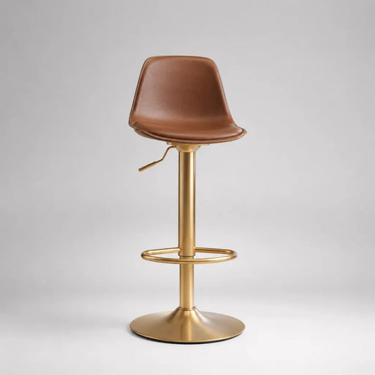 Sgabello da bar girevole regolabile in similpelle marrone cognac e acciaio dorato con schienale e poggiapiedi, 47 × 49 × 87-108 cm