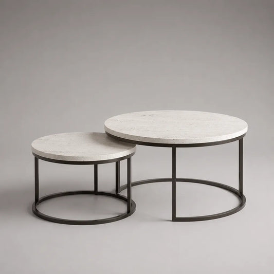 Set di 2 tavolini rotondi a incastro in MDF effetto travertino e acciaio nero, Ø80 x 45 cm e Ø60 x 38 cm